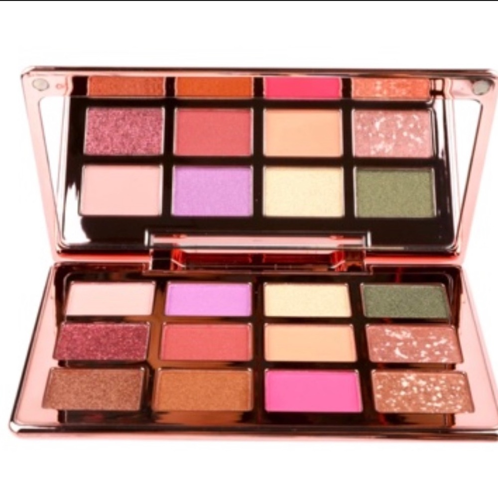 12 Shades of Sexy Eye Shadow